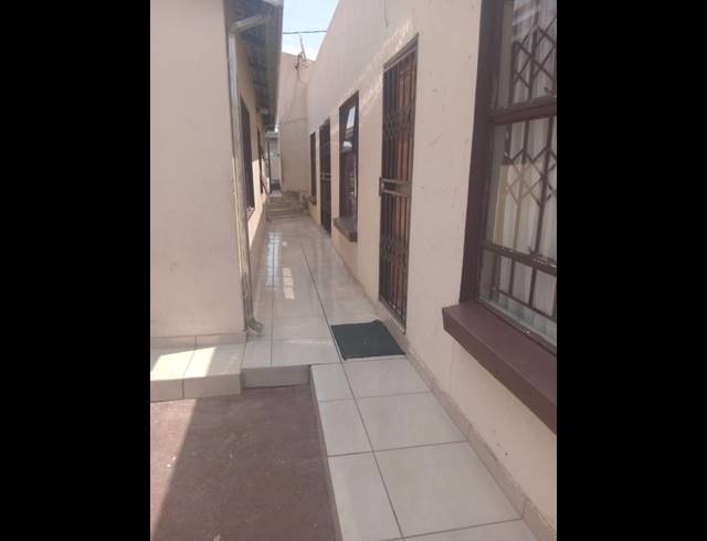 7 BEDROOM HOUSE FOR SALE IN TEMBISA CENTRAL